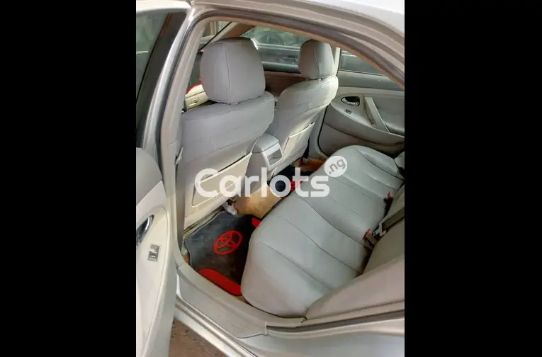 Few months registered 2010 Toyota Camry with Venza engine. Pure Tokunbo Standard - 4/5
