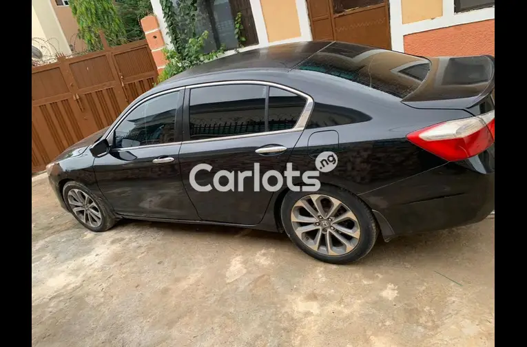 Super sound 2015 Honda Accord - 3/5