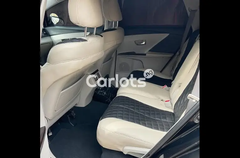 UNIQUE 2010 TOYOTA VENZA - 4/5