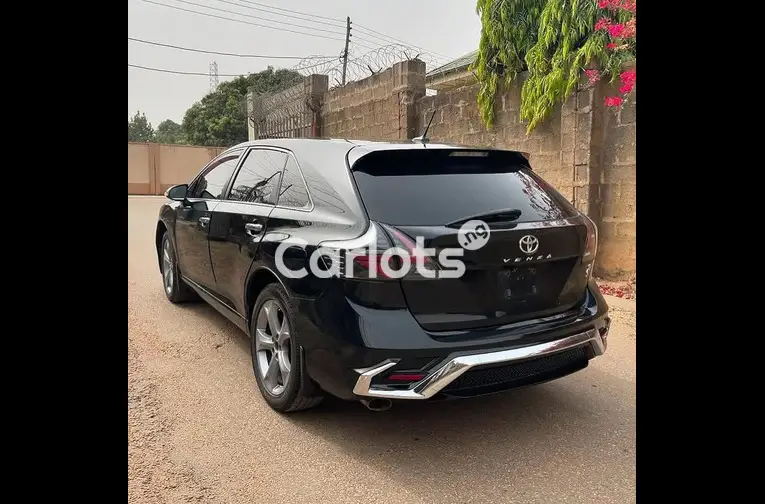 UNIQUE 2010 TOYOTA VENZA - 5/5