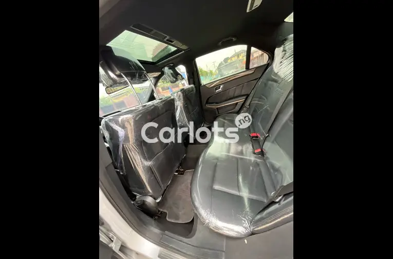 2010 Mercedes-Benz E350 4MATIC (full option) - 3/5