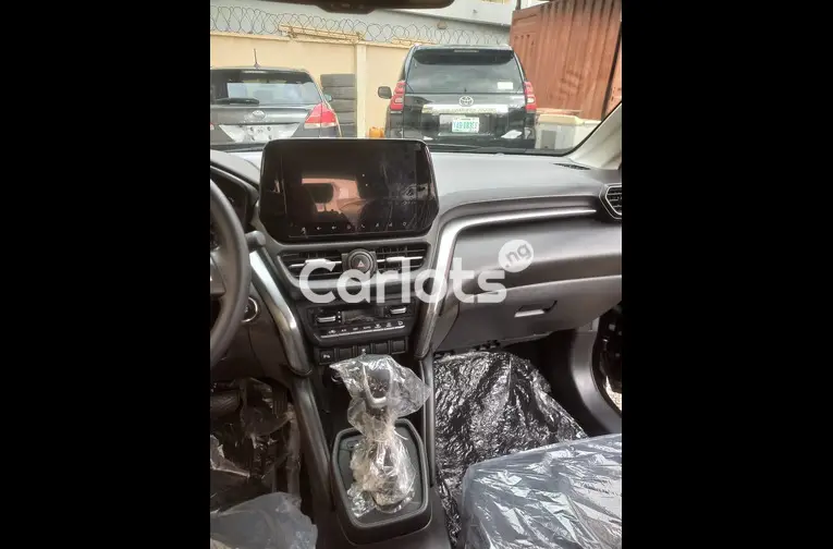 Brand New 2024 Toyota Urban Cruiser - 3/5