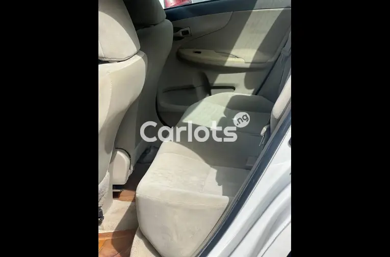 Used Toyota Corolla 2010 - 2/5