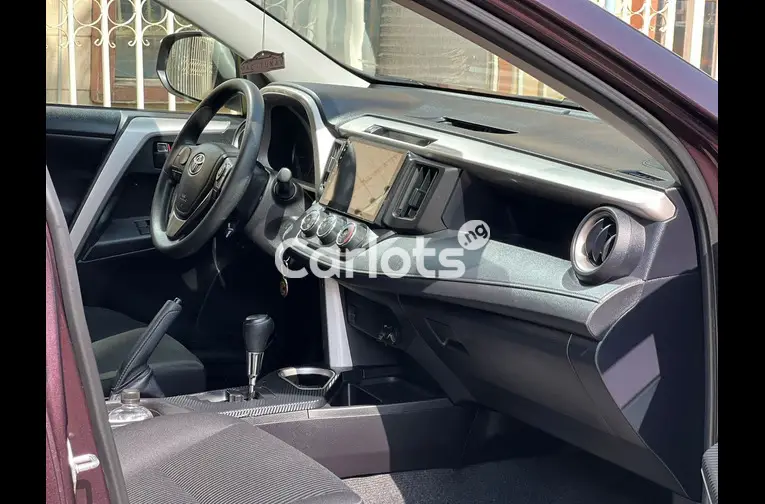 TOYOTA RAV4 2018 - 2/5