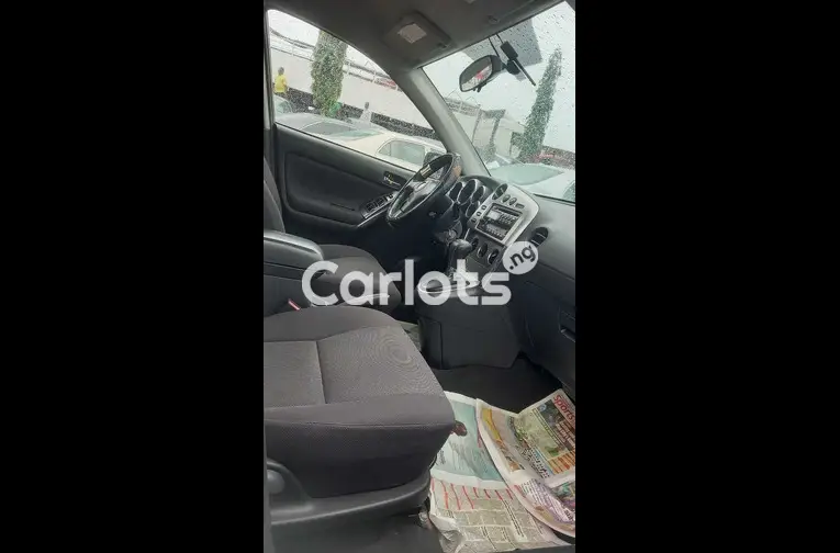 Foreign used 2006 Toyota Matrix - 3/5