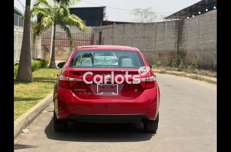 TOYOTA COROLLA 2017 - 2/5