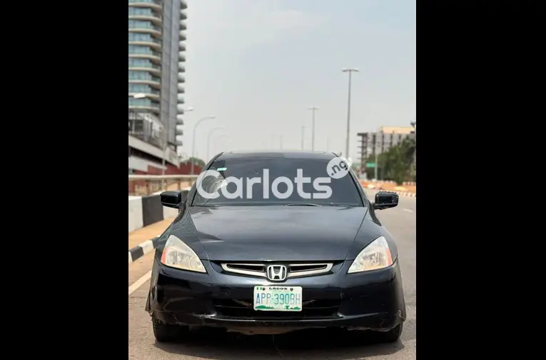 Extremely clean Honda Accord 2005 DC - 1/5