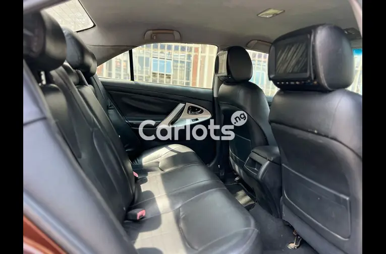 Used Toyota Camry 2010 - 2/5