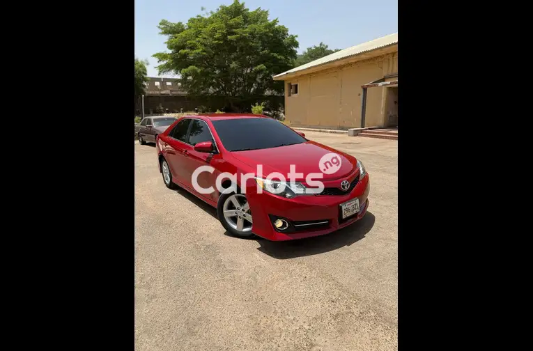 FOREIGN USED 2013 TOYOTA CAMRY SE