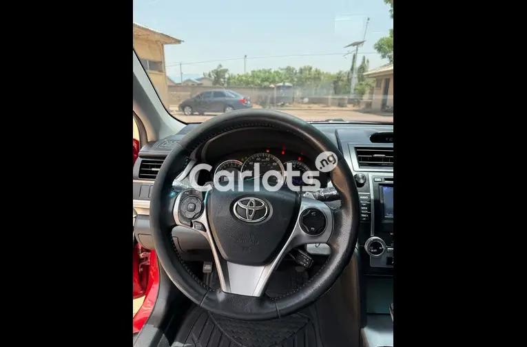 FOREIGN USED 2013 TOYOTA CAMRY SE - 2/5