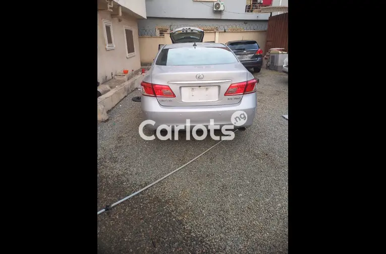 Few Months Used 2010 Lexus ES350 Full Option - 2/5
