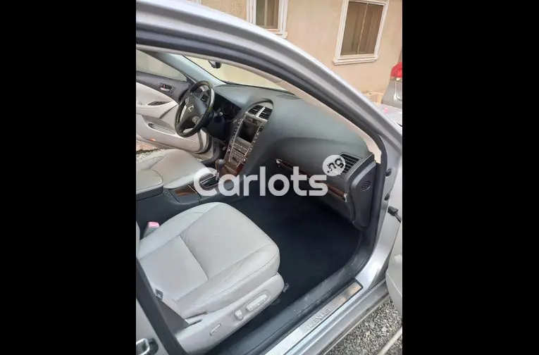 Few Months Used 2010 Lexus ES350 Full Option - 3/5
