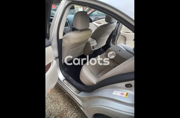 Few Months Used 2010 Lexus ES350 Full Option - 4/5