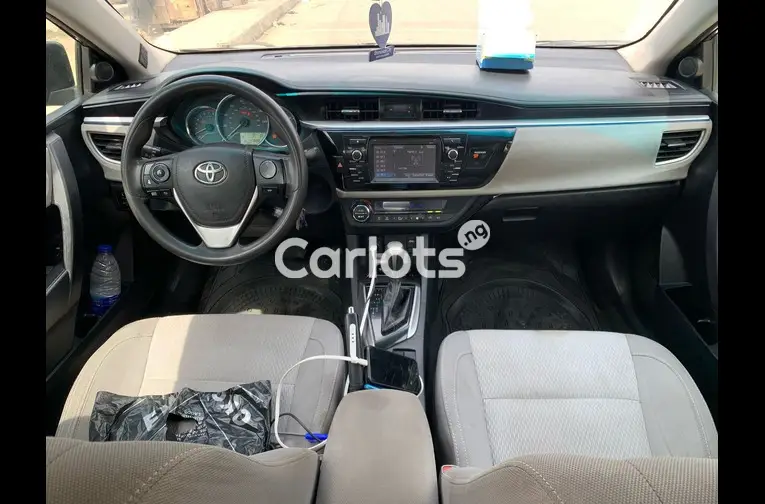 Pre-Owned 2016 Toyota Corolla LE - 3/5