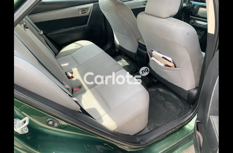 Pre-Owned 2016 Toyota Corolla LE - 4/5