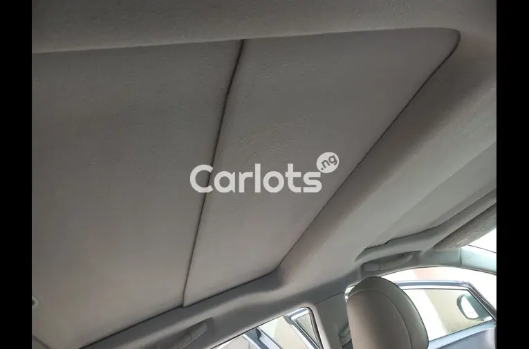 Clean Registered 2010 Toyota VENZA AWD Full Option - 4/5