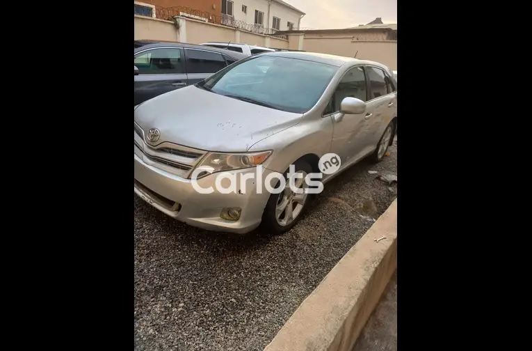 Clean Registered 2010 Toyota VENZA AWD Full Option - 5/5