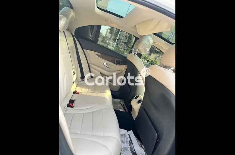 Toks standard Mercedes Benz C300 2016 - 2/5