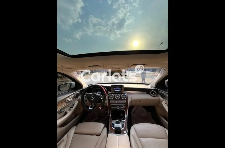 Toks standard Mercedes Benz C300 2016 - 4/5