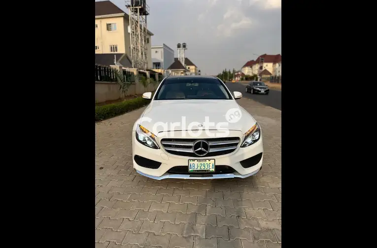 Toks standard Mercedes Benz C300 2016 - 1/5