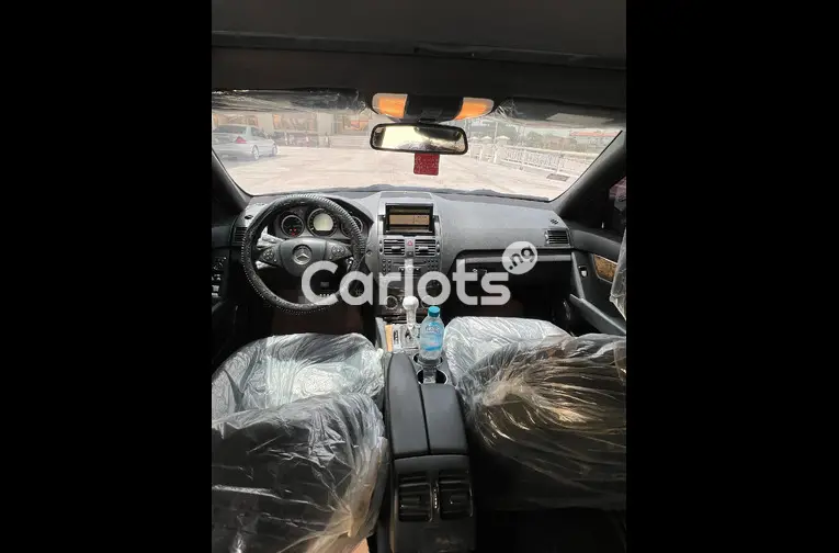 2010 Mercedes Benz C300 - 2/5