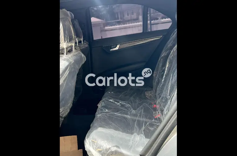 2010 Mercedes Benz C300 - 3/5