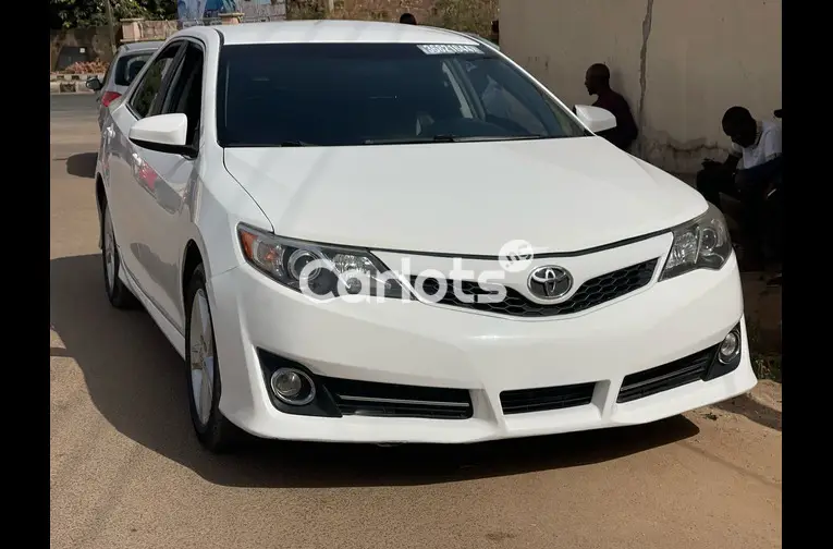 FOREIGN USED 2012 TOYOTA CAMRY SE - 2/5