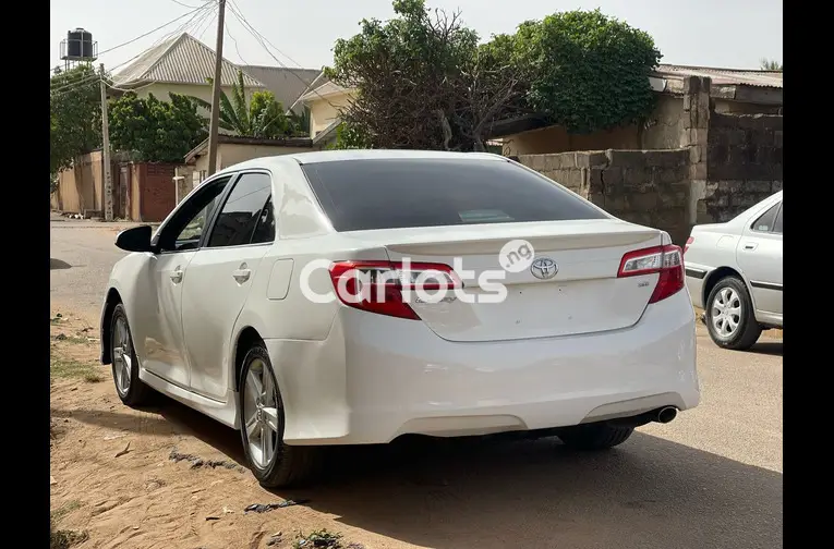FOREIGN USED 2012 TOYOTA CAMRY SE - 5/5