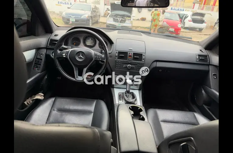 2011 MERCEDES BENZ C300 - 2/5