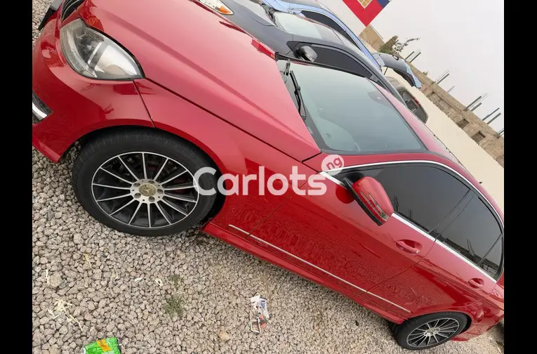 2011 MERCEDES BENZ C300 - 3/5