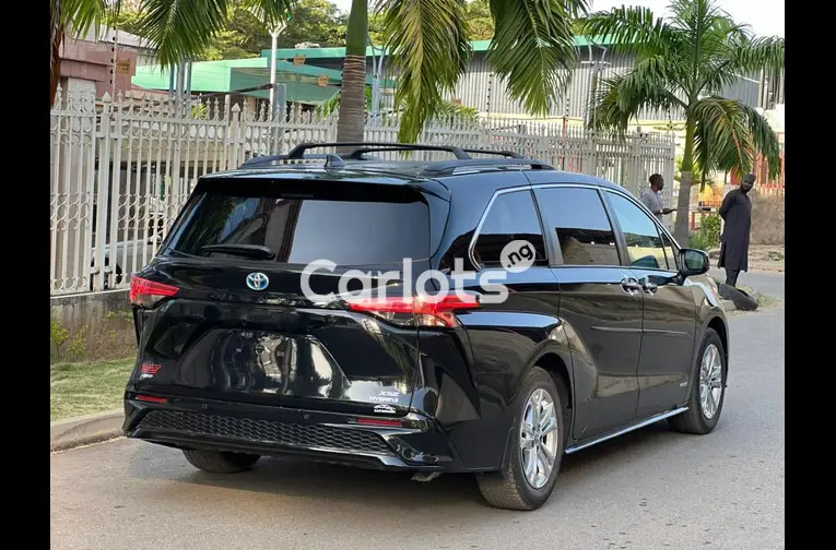 TOYOTA SIENNA 2022 - 5/5