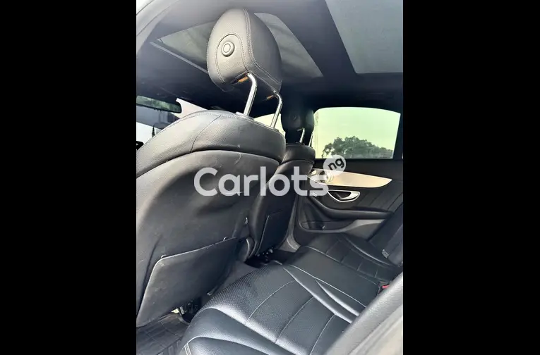 2017 MERCEDES BENZ C300 FULL OPTION - 4/5