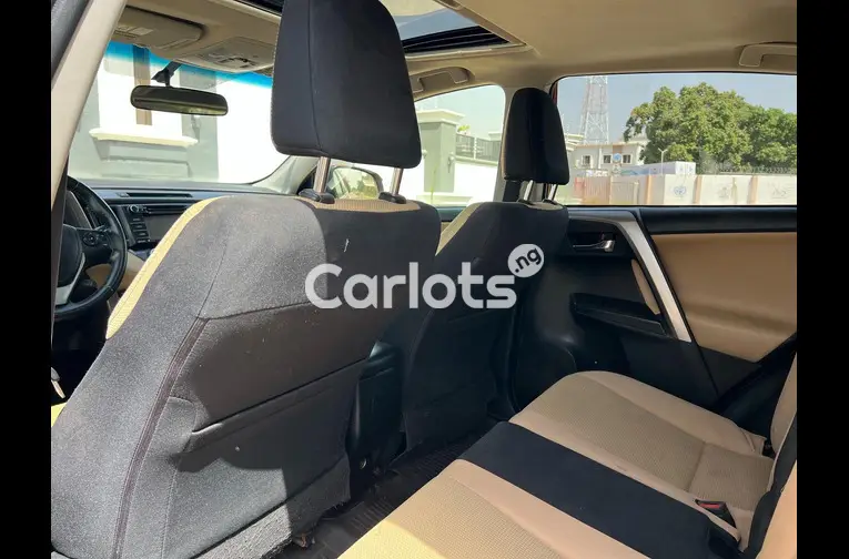 2017 TOYOTA RAV4 - 3/5