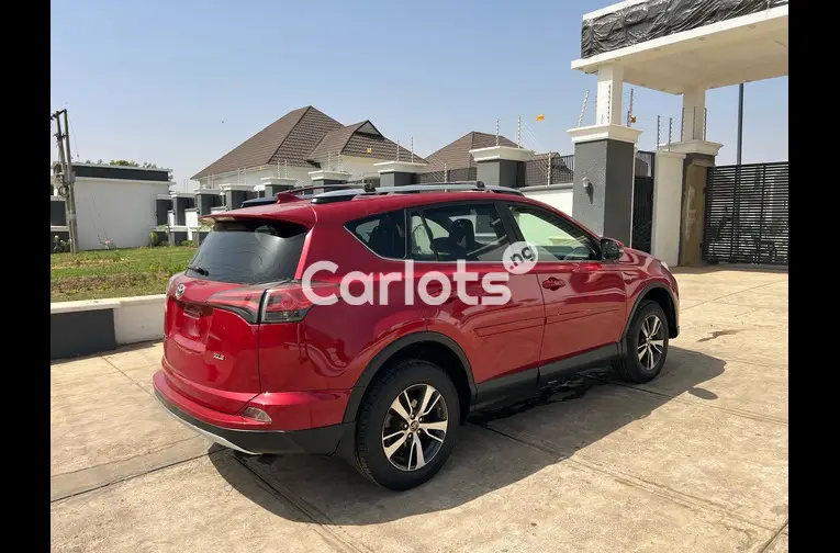 2017 TOYOTA RAV4 - 4/5