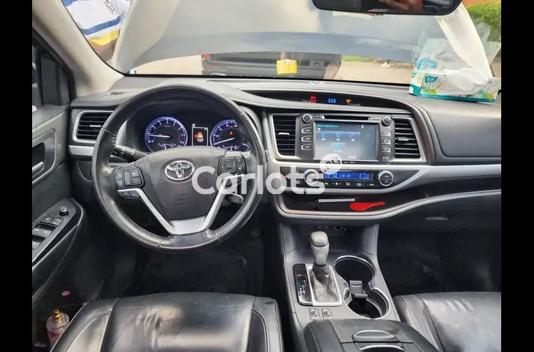 TOKS Standard 2018 Toyota Highlander XLE AWD Full Option - 2/5