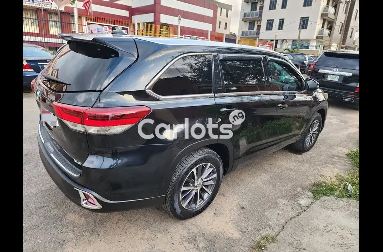 TOKS Standard 2018 Toyota Highlander XLE AWD Full Option - 5/5
