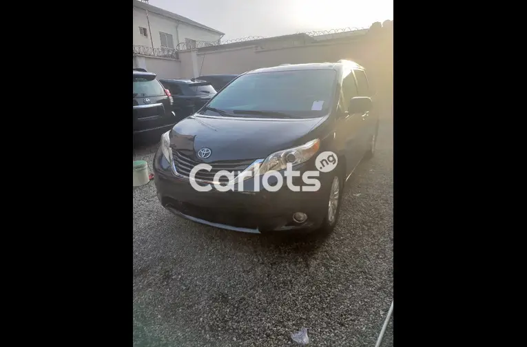 Few Months Used 2011 Toyota Sienna XLE Full Option - 1/5