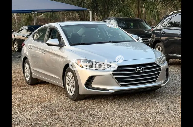 FOREIGN USED 2017 HYUNDAI ELANTRA - 2/5