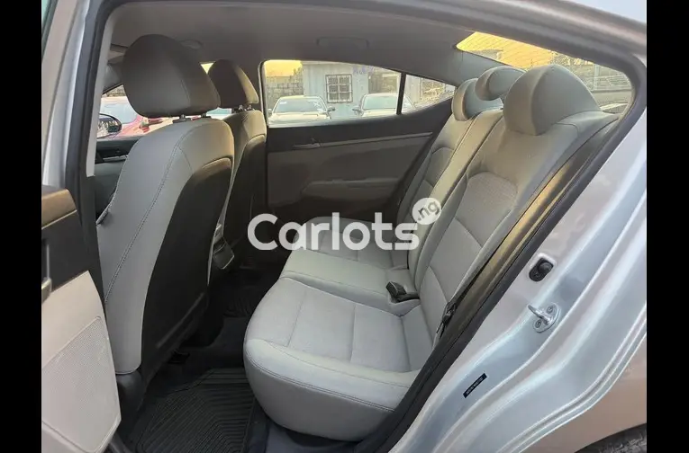 FOREIGN USED 2017 HYUNDAI ELANTRA - 4/5