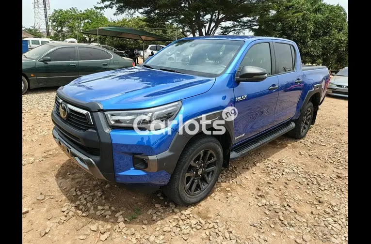 FOREIGN USED 2023 TOYOTA HILUX INVINCIBLE DIESEL ENGINE