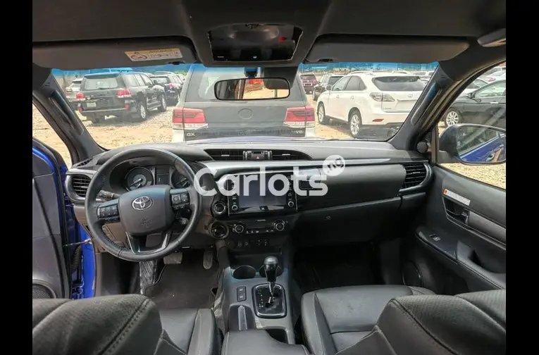 FOREIGN USED 2023 TOYOTA HILUX INVINCIBLE DIESEL ENGINE - 2/5