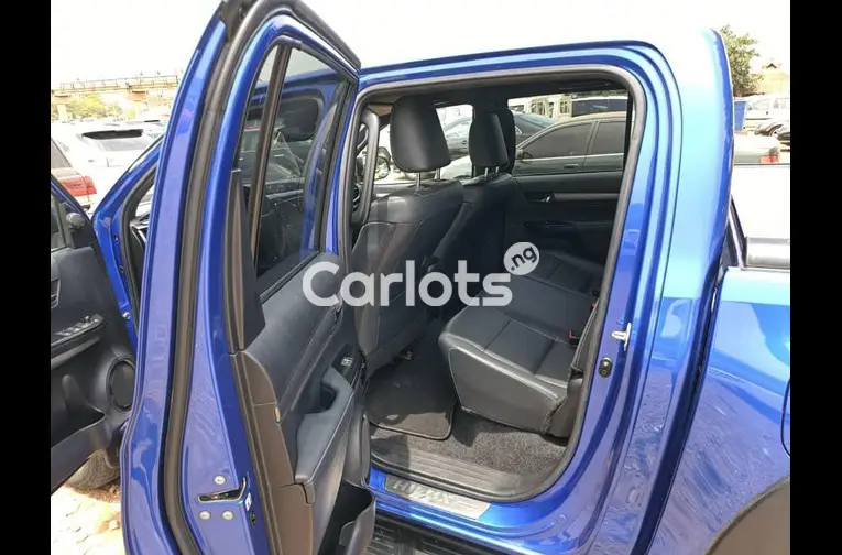 FOREIGN USED 2023 TOYOTA HILUX INVINCIBLE DIESEL ENGINE - 3/5