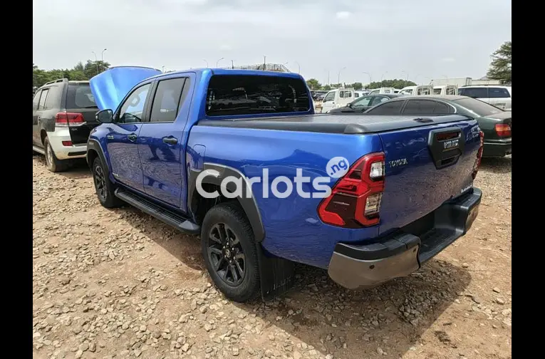 FOREIGN USED 2023 TOYOTA HILUX INVINCIBLE DIESEL ENGINE - 4/5