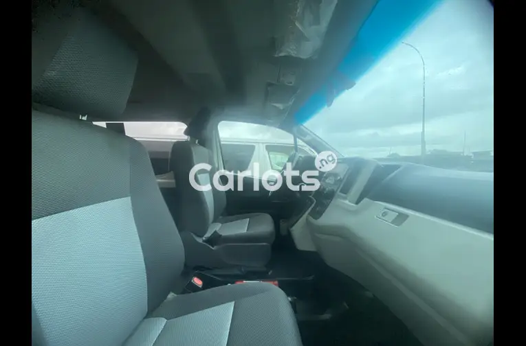 Foreign Used 2020 Toyota haice bus - 3/5