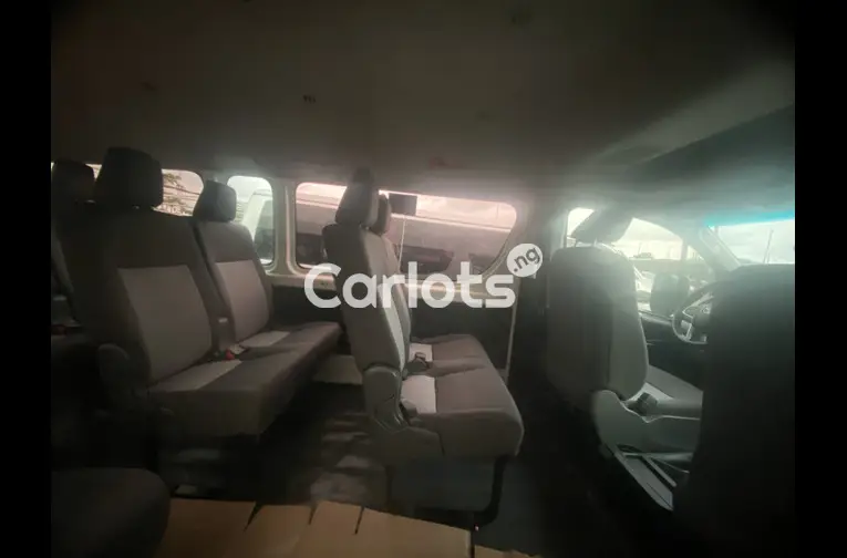 Foreign Used 2020 Toyota haice bus - 4/5