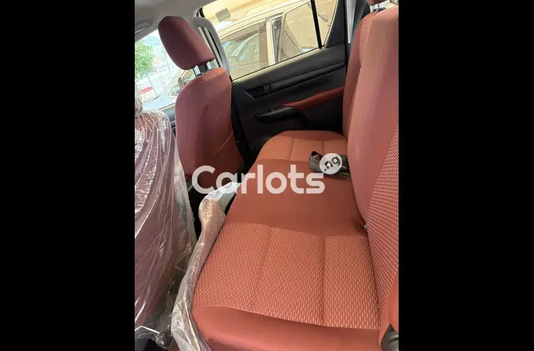 BRAND NEW 2025 TOYOTA HILUX - 4/5