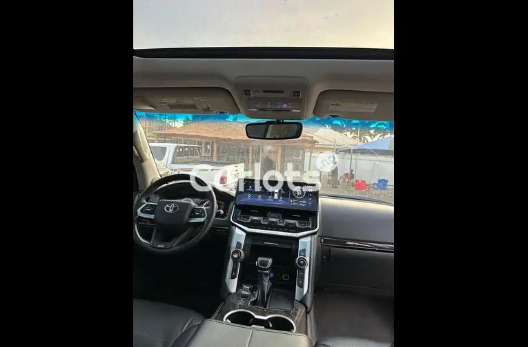 2023 UPGRADED TOYOTA LAND CRUISER - 3/5