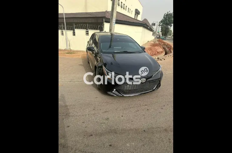 2020 Toyota corolla hatchback sport keyless - 1/5