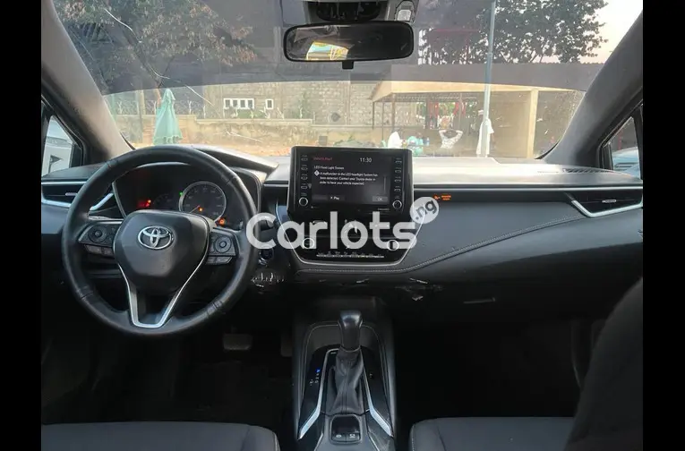 2020 Toyota corolla hatchback sport keyless - 2/5