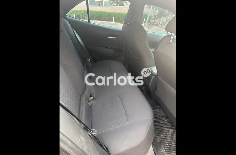 2020 Toyota corolla hatchback sport keyless - 3/5